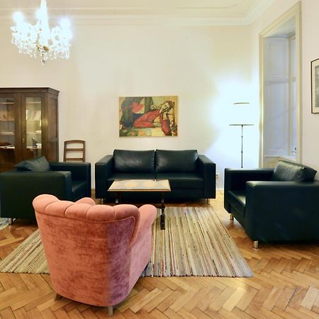 Top Flat - 1 Free Parking Space At The Metro Viena Exterior foto
